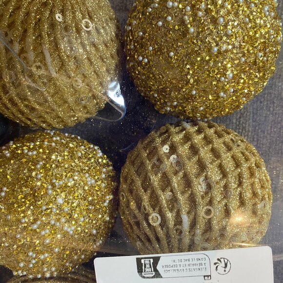 Christmas Balls X 36 2" white & Gold + 12 X 3" Gold - Picture 12 of 13